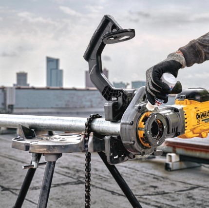 DeWALT® DCE700X2 FLEXVOLT® 60V MAX Cordless Pipe Threader Kit