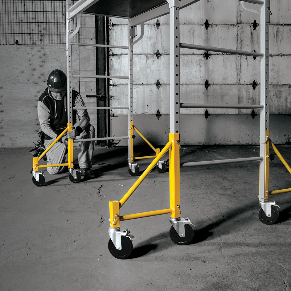 Metaltech I-CISO4 14 inch Outriggers for 6 ft. Scaffold